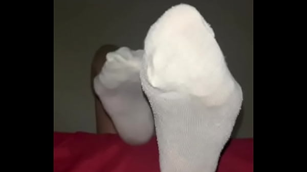 Horny Arab Hijab Spreads Her Toes & Shows Off Her Soft Muslim Soles in Tight Foot Tease