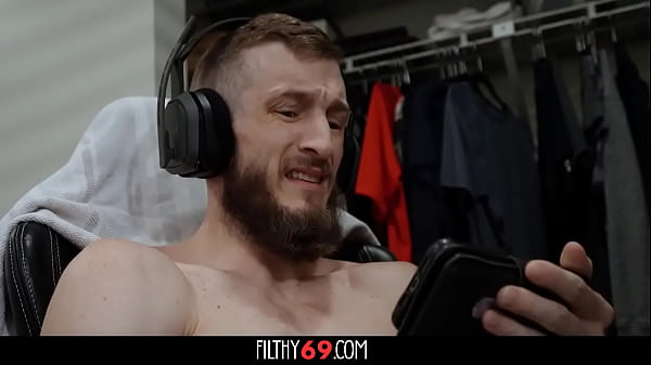 Nerdy stepsister lose her anal virginity with her stepbrother – Jackie Hoff