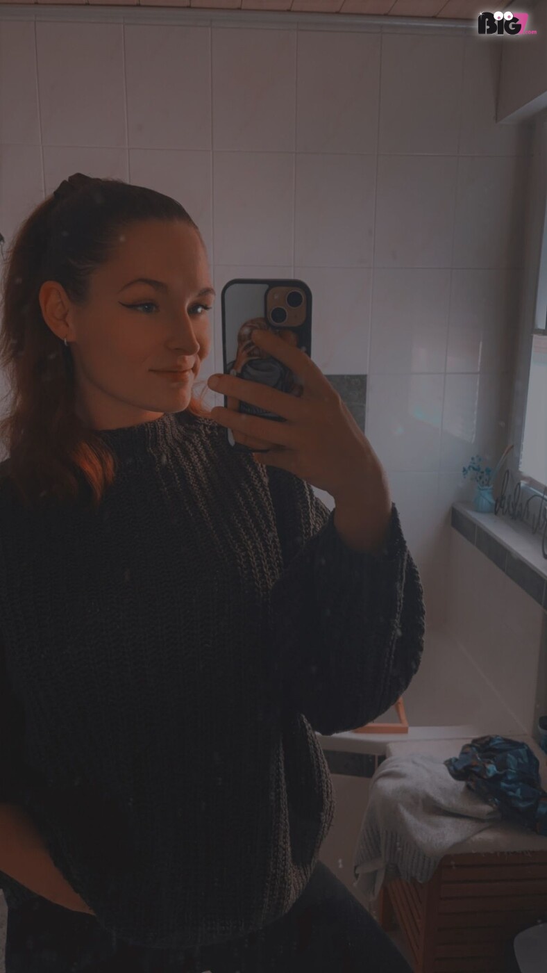 Nia98 - German Porn Actor