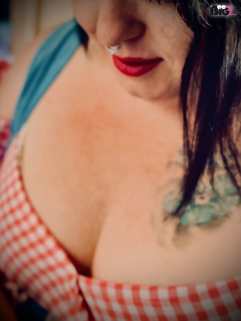 QueenNyx - German Porn Actor