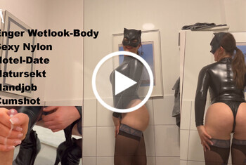 Im ENGEN Wetlook-Body User VOLL GEPISST und ABGEMOLKEN!!