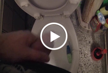 Pissschwanz blasen macht sie extrem fickgeil