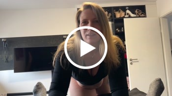 Zum Parteitag! Aber nur mit voller Creampiemuschi!