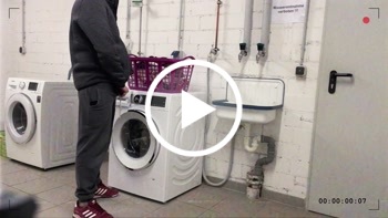 Die perverse Sau! Wieso tut er das? Nachbar mit meiner Wäsche erwischt!