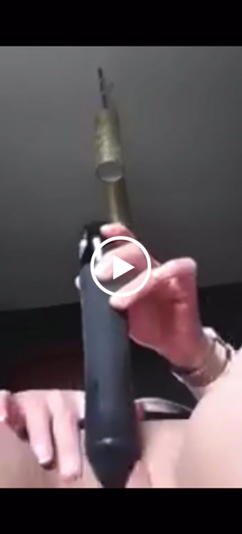 Ich besorge es mir selber mit meinem neuem XXL Vibrator bis ich spritze