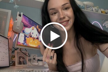 Wenn das mein Lehrer sieht!! während den hausaufgaben mit dem Dildo besorgt!!