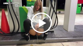 TANK und PISS – Dreister Public Piss an der Tankstelle