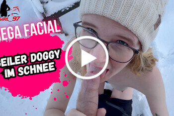 Romantische Schnee Wanderung endet in hartem Doggy und Fac