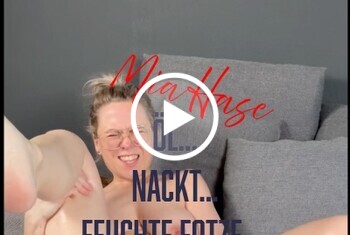 Öl… Nackt… Feuchte Fotze… Dildo