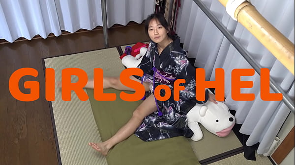 Pretty in kimono – Japanese model masturbates after a photoshoot