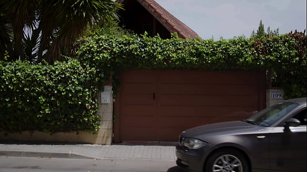 Real estate agent fucks busty Arab client who comes to visit the house